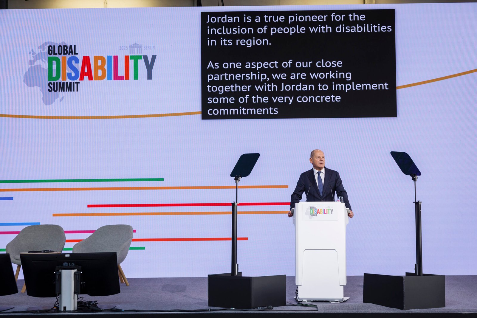 Pool | Global Disability Summit | ©  Dirk Michael Deckbar | +491723108973 | Mail@deckbar.de |